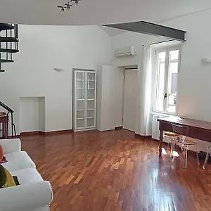 https://favoloso-immobile-ascanio-sforza.italymilanhotels.net