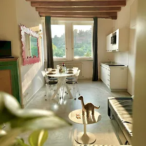 https://casa-sulle-mura-romane.italymilanhotels.net